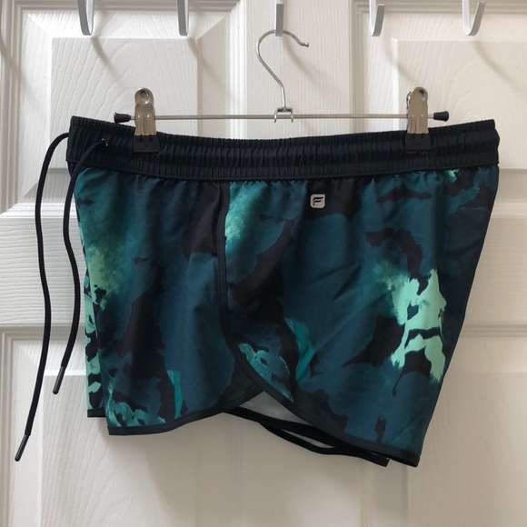 LIKE NEW! Fabletics Carrie Short - Picture 4 of 12